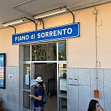 Na het ontbijt zijn we naar Sorrento gegaan met de trein
